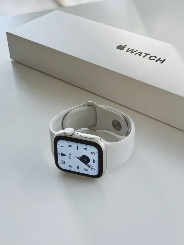 WatchOS 10.2 Brings Back Swipe Gesture for Watch Faces