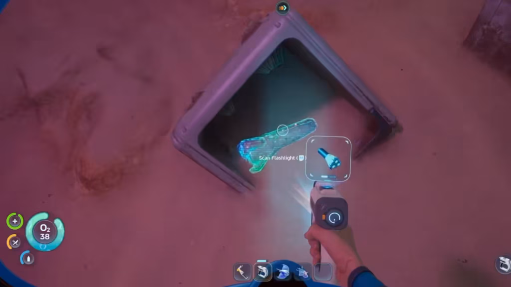 How to Get the Flashlight in Subnautica 2
